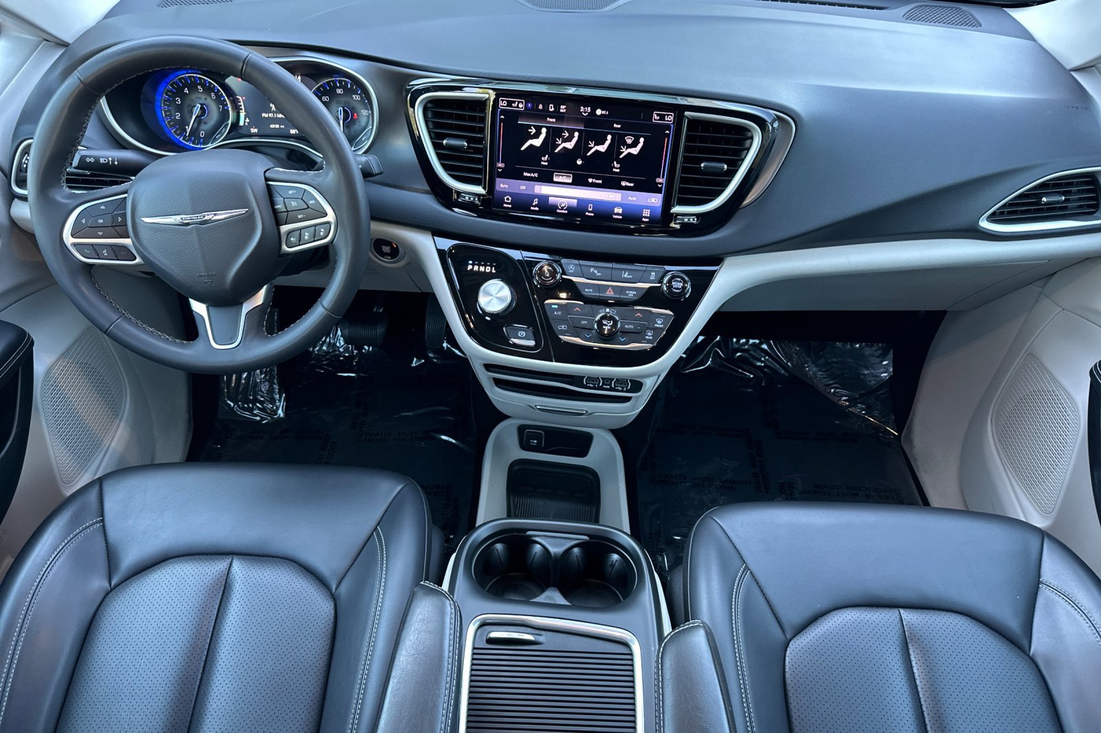 Used 2023 Chrysler Pacifica Touring-L image 13
