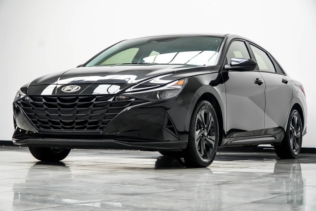 Used 2022 Hyundai Elantra SEL w/ Cargo Package FWD image 9