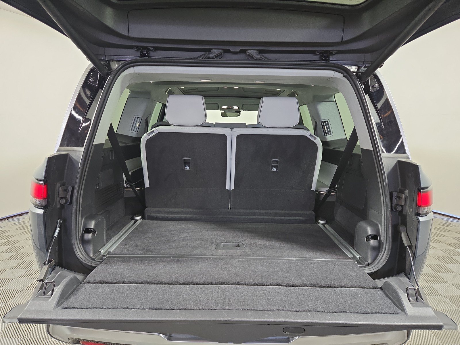 Used 2024 Rivian R1S Adventure AWD/4WD image 15