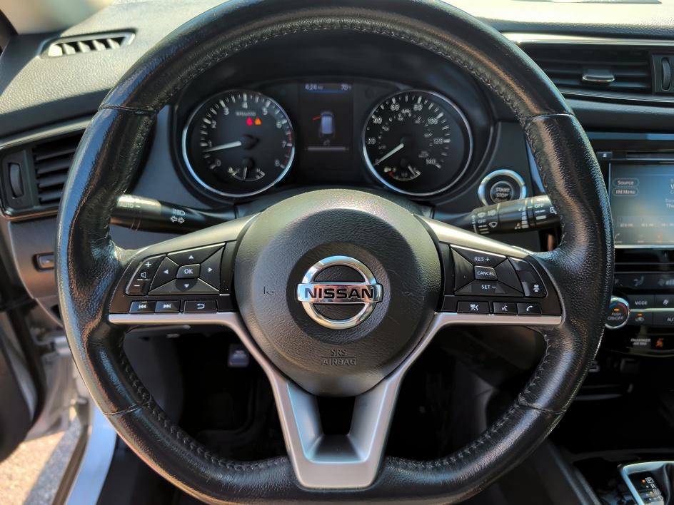 Used 2018 Nissan Rogue SV w/ Sun & Sound Touring Package AWD/4WD image 18
