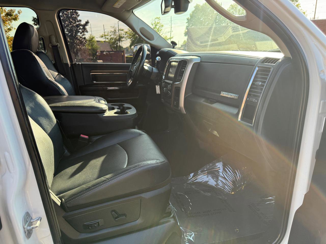 Used 2016 RAM 3500 Laramie RWD image 27