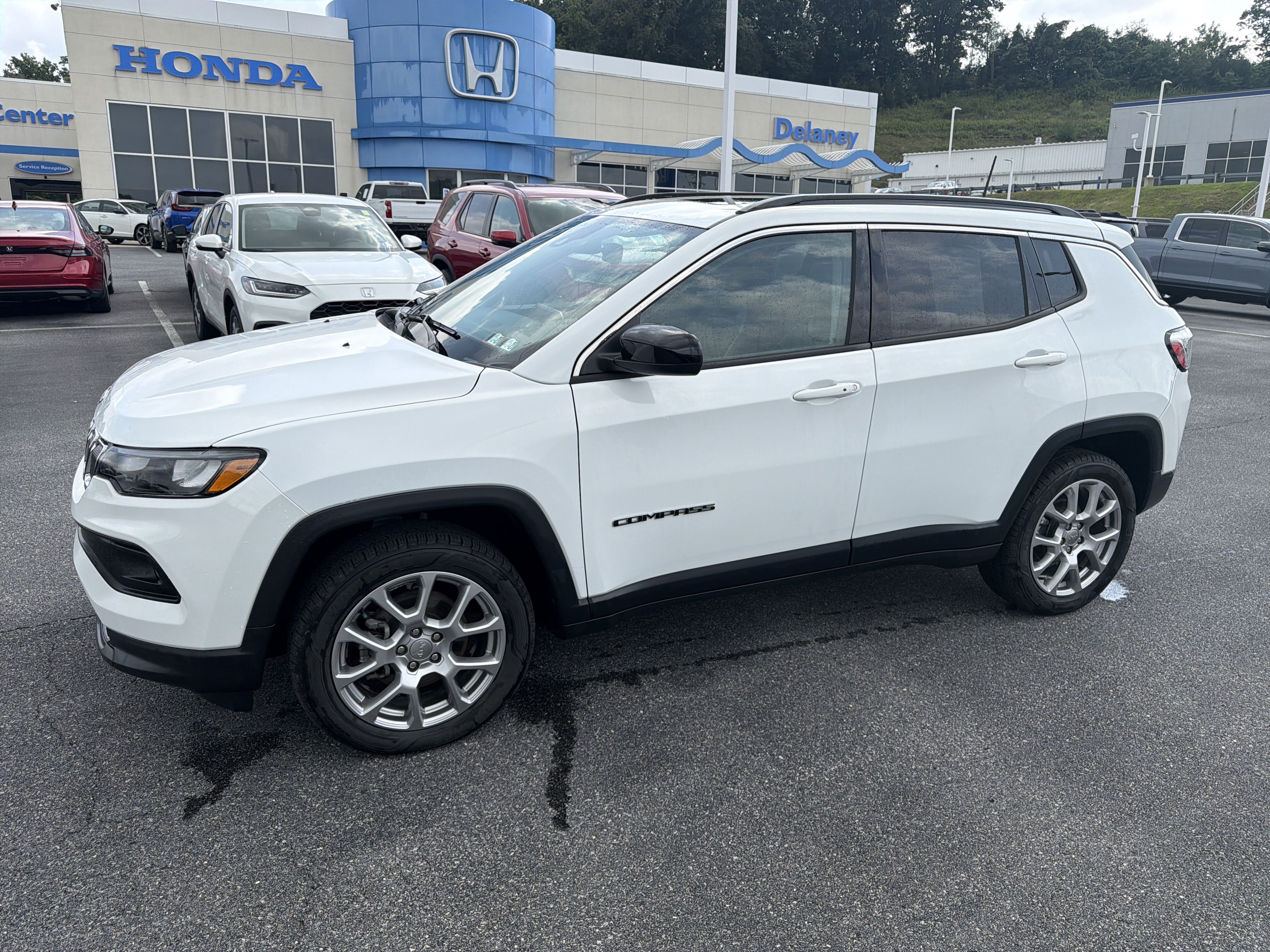 Used 2022 Jeep Compass Latitude w/ Sun and Sound Group AWD/4WD image 7