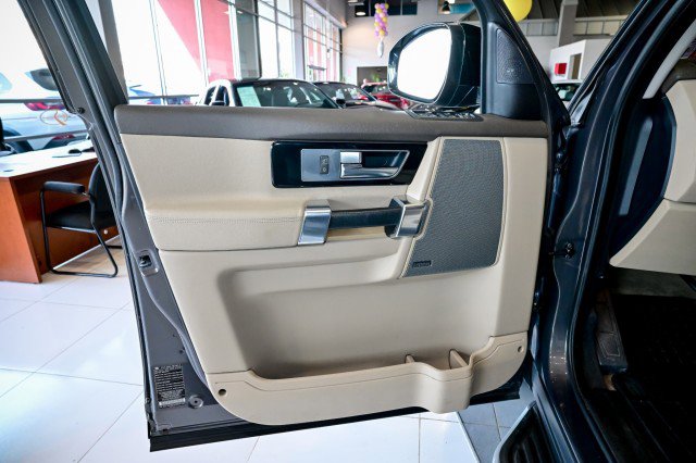Used 2016 Land Rover LR4 HSE Silver Edition AWD/4WD image 15