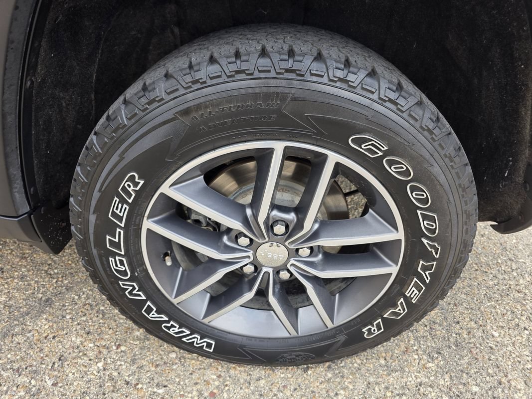 Used 2017 Jeep Grand Cherokee Limited AWD/4WD image 41