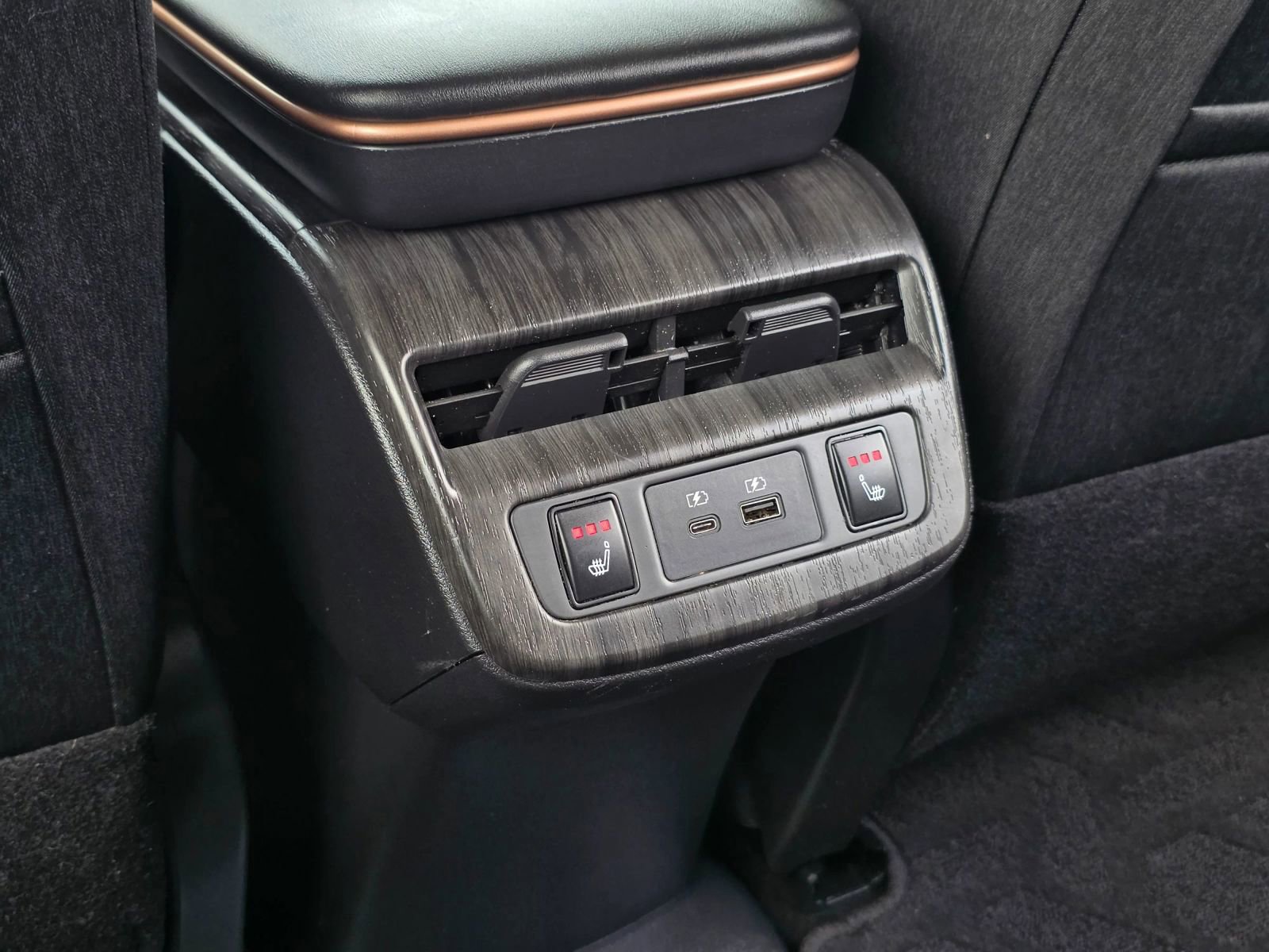 Used 2023 Nissan Ariya AWD image 35