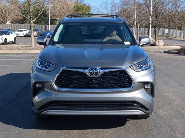 Certified 2025 Toyota Highlander Limited image 4