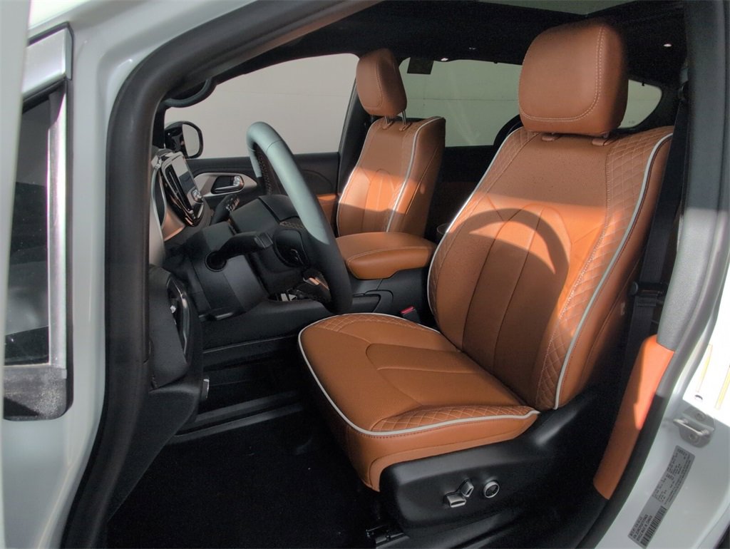 New 2026 Chrysler Pacifica Pinnacle image 5