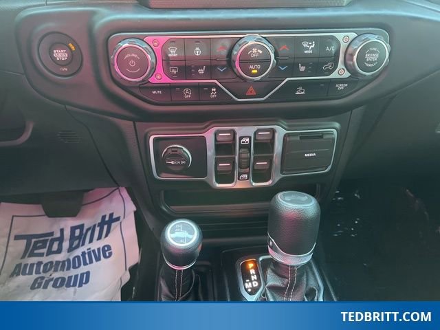 Used 2021 Jeep Wrangler Unlimited Sahara w/ Cold Weather Group AWD/4WD image 31