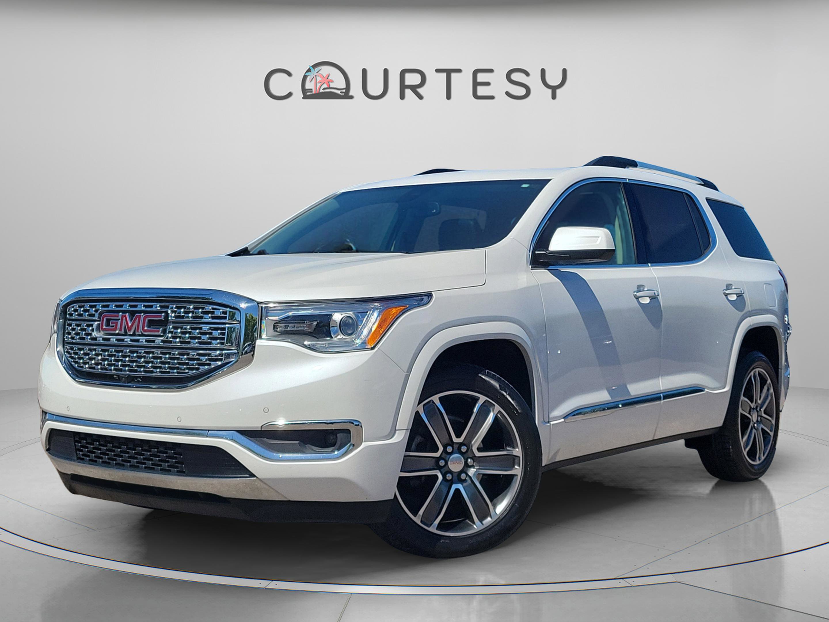 Used 2018 GMC Acadia Denali w/ Technology Package FWD image 1
