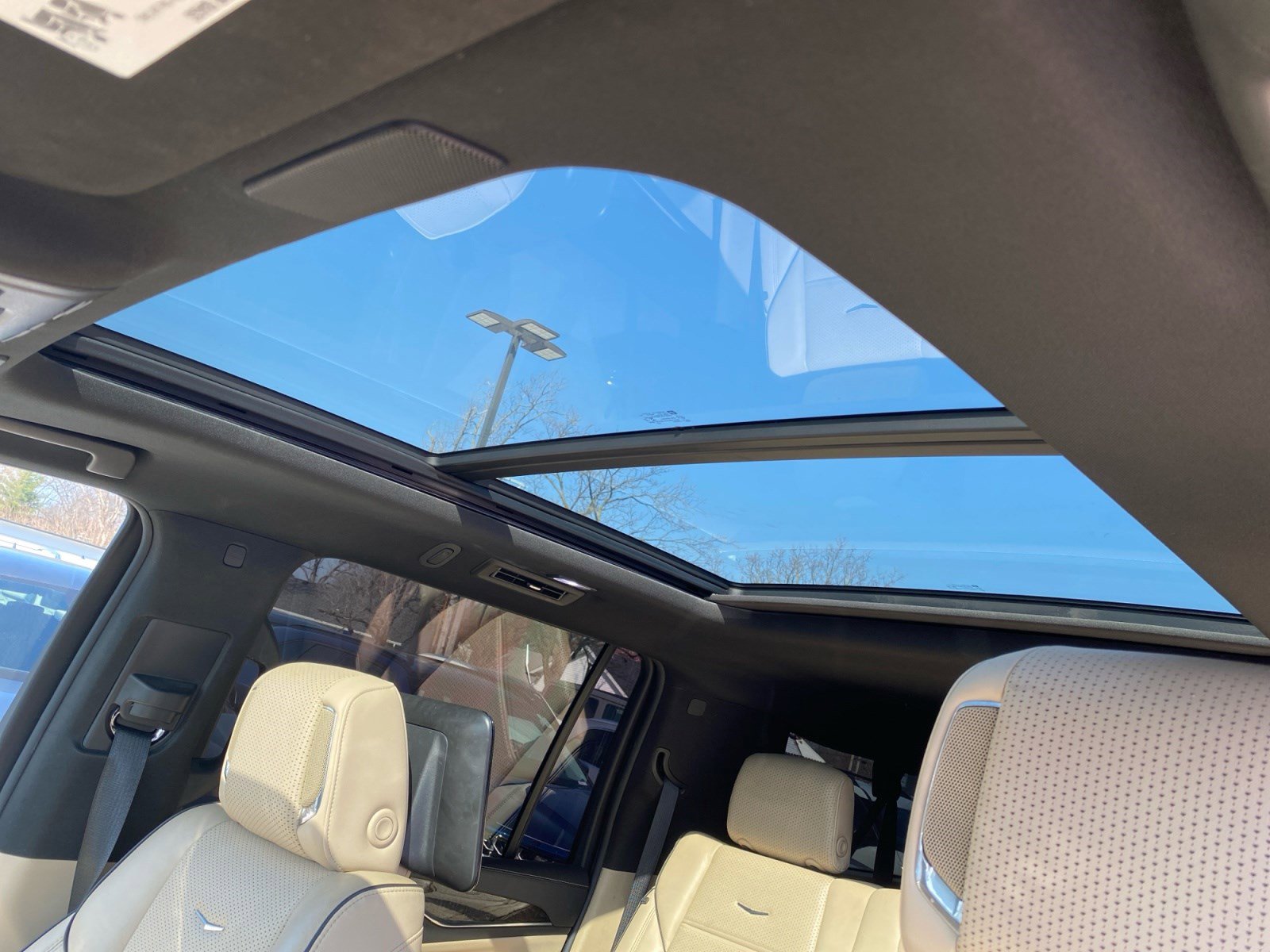 Used 2021 Cadillac Escalade ESV Premium Luxury image 15
