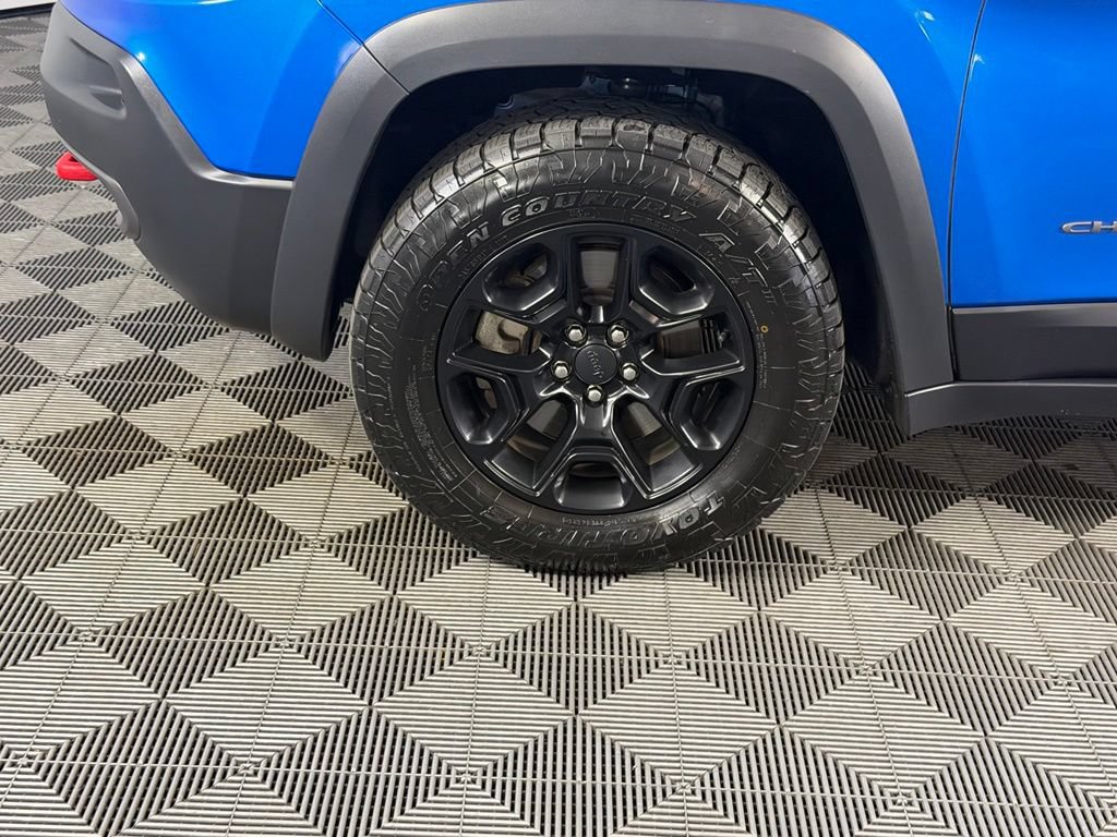 Used 2019 Jeep Cherokee Trailhawk w/ Cold Weather Group AWD/4WD image 11
