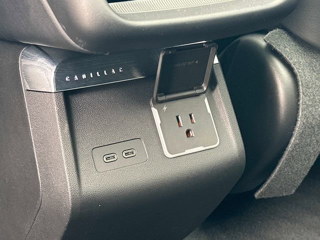 Used 2025 Cadillac Lyriq Sport image 18
