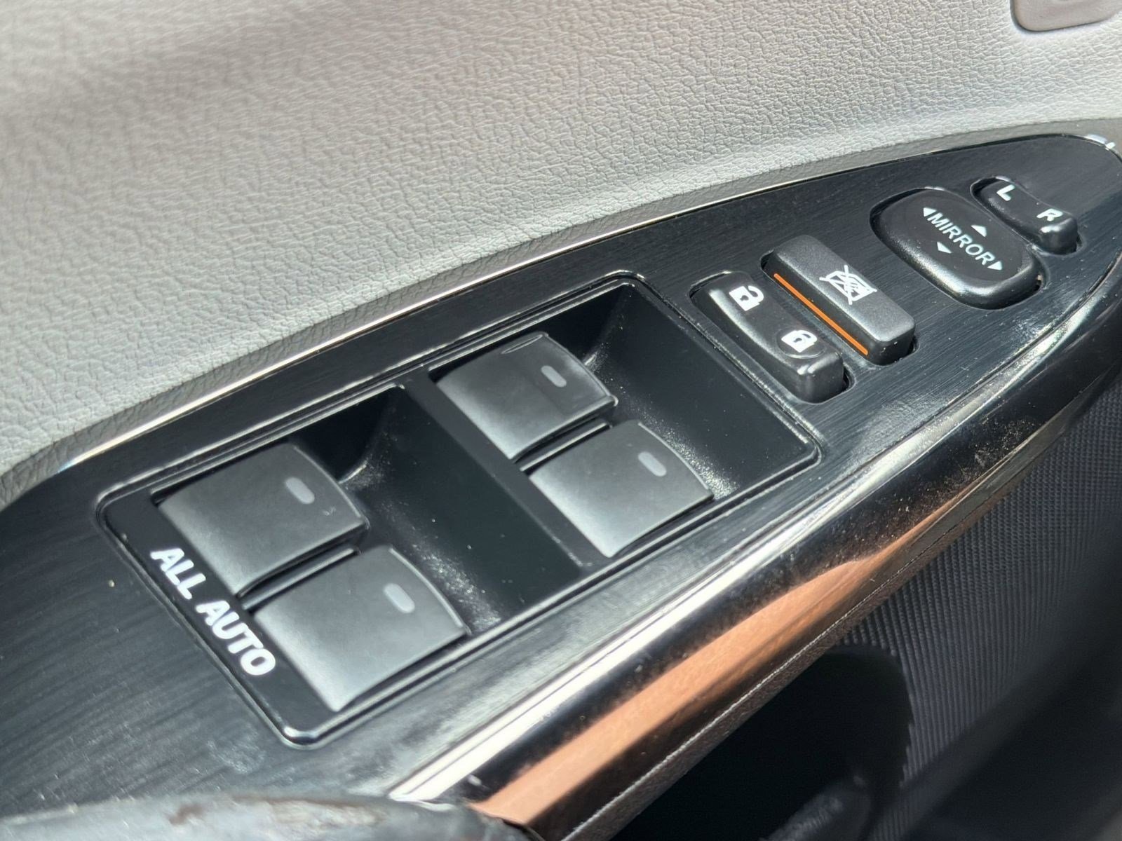 Used 2016 Toyota Avalon Limited FWD image 26