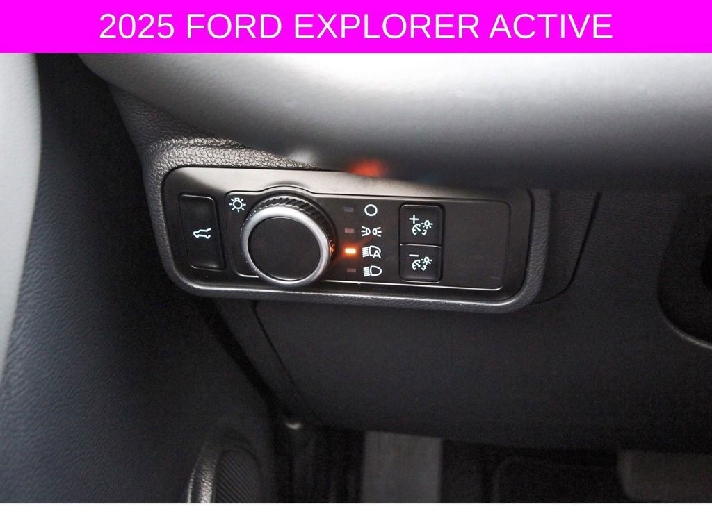 Used 2025 Ford Explorer Active RWD image 21