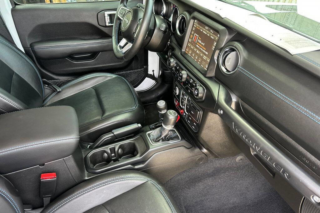 Used 2023 Jeep Wrangler Unlimited Rubicon 4xe w/ Steel Bumper Group image 16