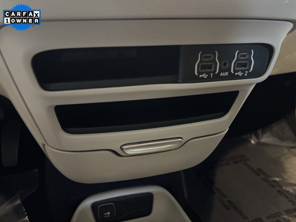 Used 2022 Chrysler Voyager LX image 20