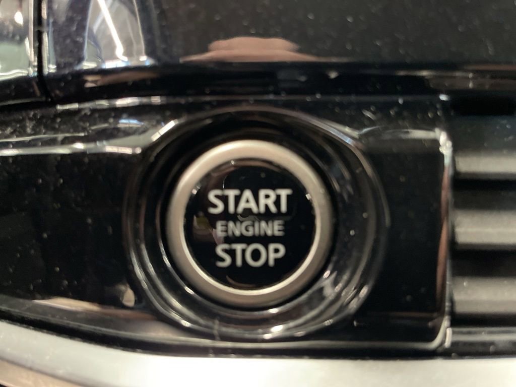 Used 2023 Nissan Pathfinder SL AWD/4WD image 14