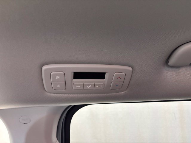 Used 2026 Kia Carnival FWD image 16