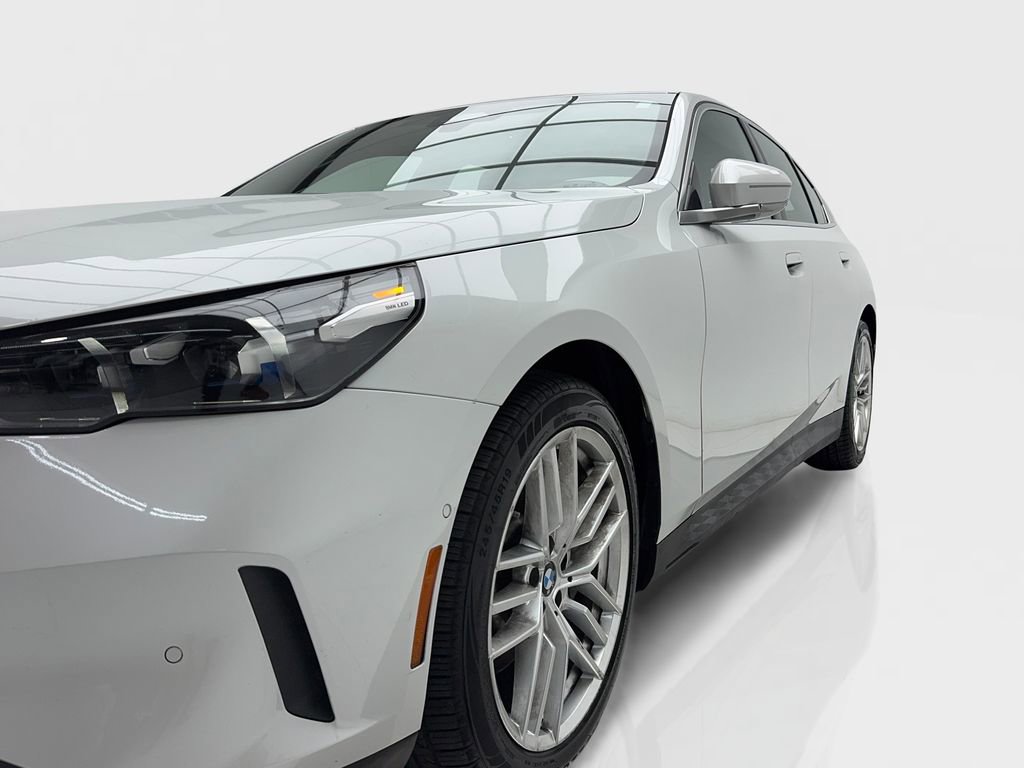 Used 2025 BMW 530i RWD image 3