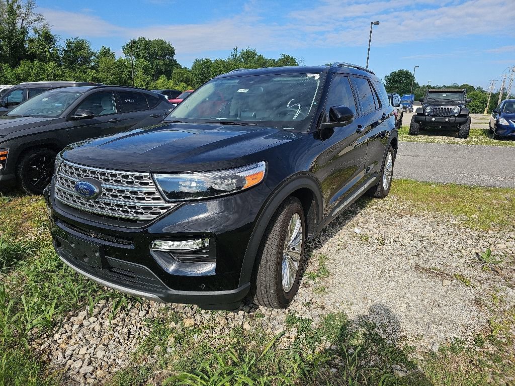 Used 2024 Ford Explorer Limited w/ Limited Technology Package RWD image 4