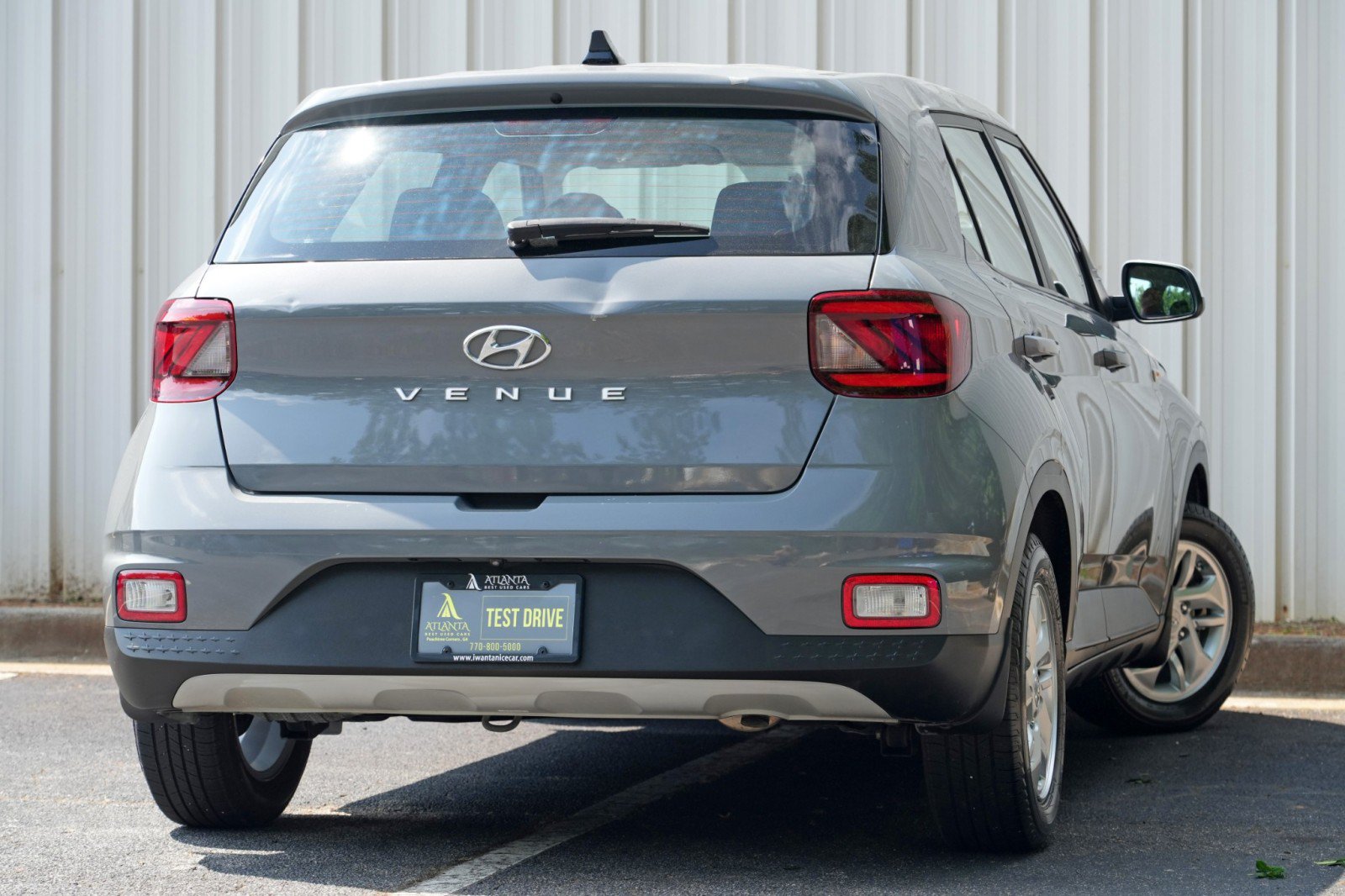 Used 2021 Hyundai Venue SE FWD image 4
