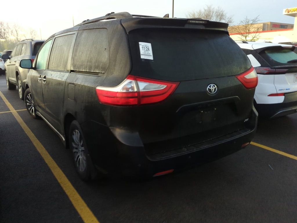 Used 2019 Toyota Sienna XLE image 5