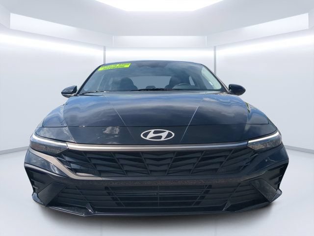 Used 2025 Hyundai Elantra SE FWD image 8