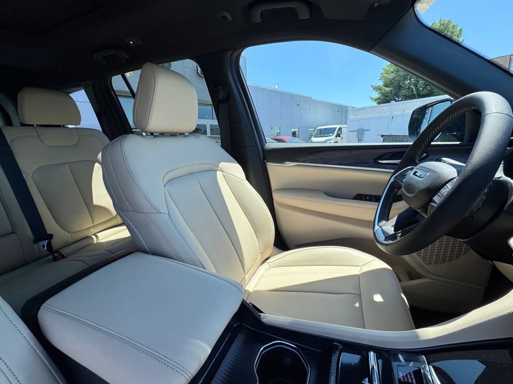New 2026 Jeep Grand Cherokee Limited w/ Limited Altitude Package AWD/4WD image 20