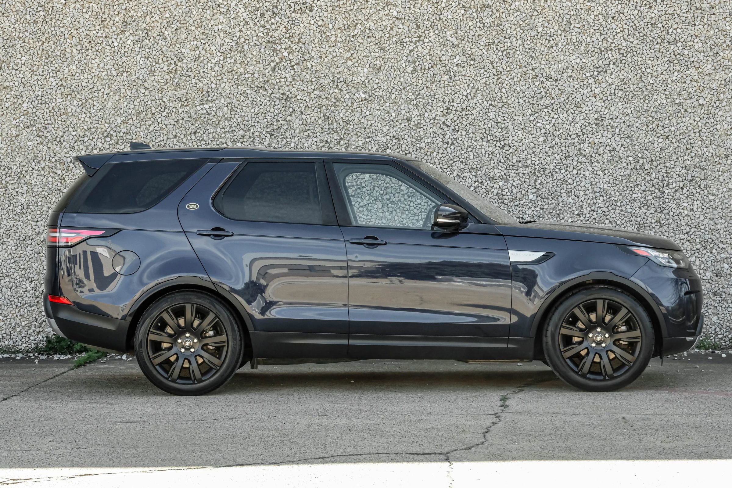 Used 2017 Land Rover Discovery HSE AWD/4WD image 9