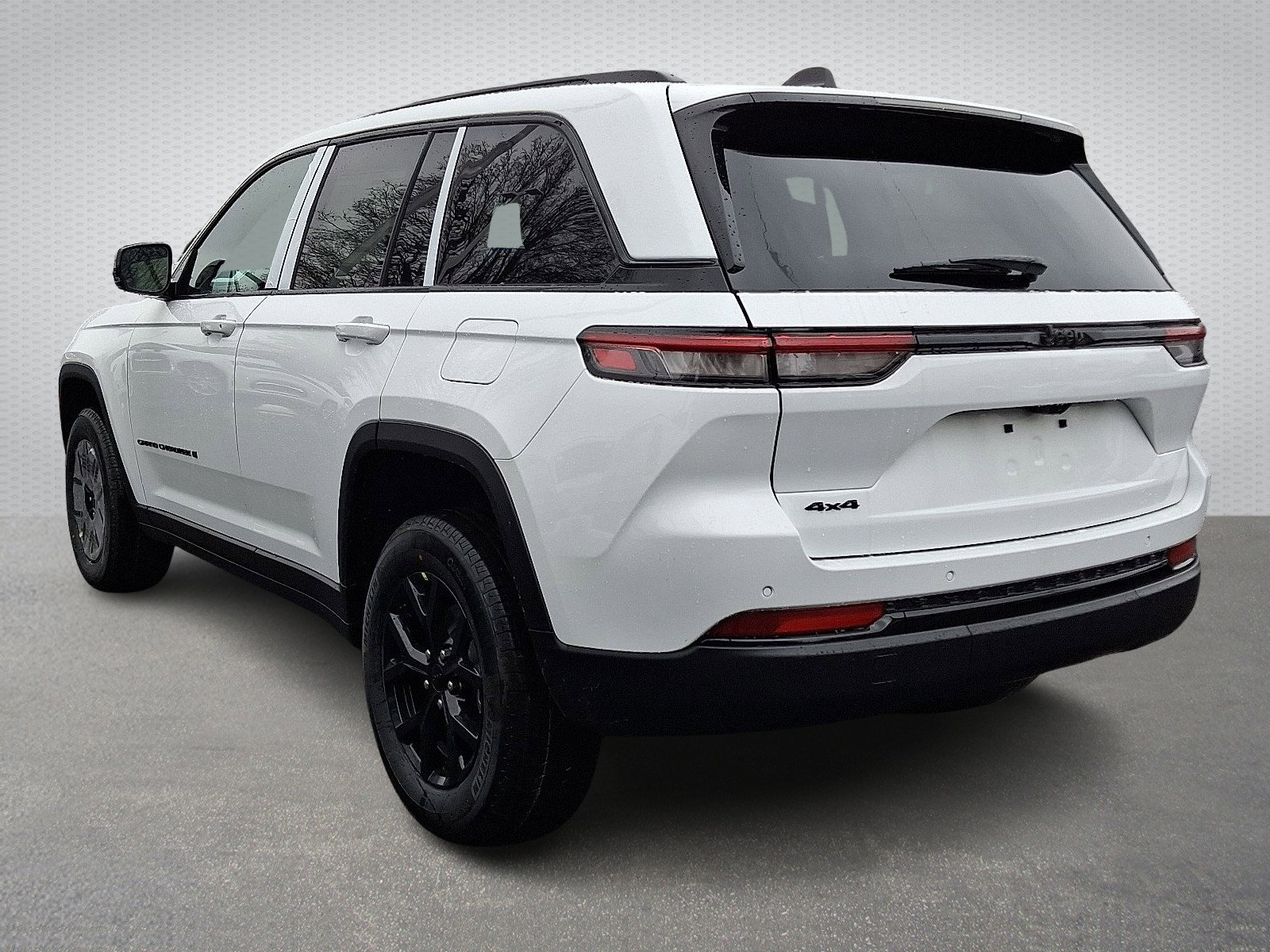 New 2025 Jeep Grand Cherokee Altitude image 4