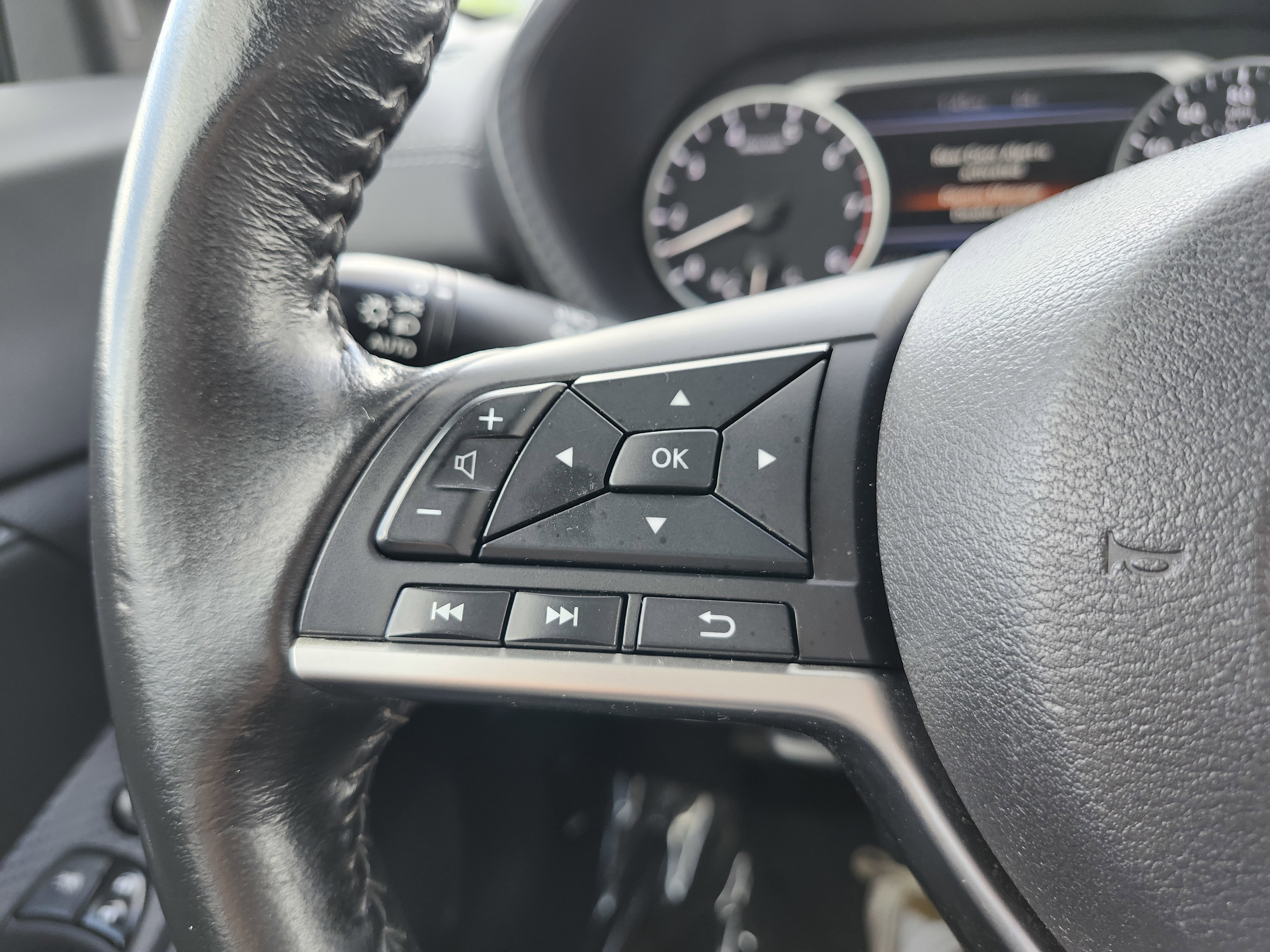 Used 2022 Nissan Sentra SV FWD image 32