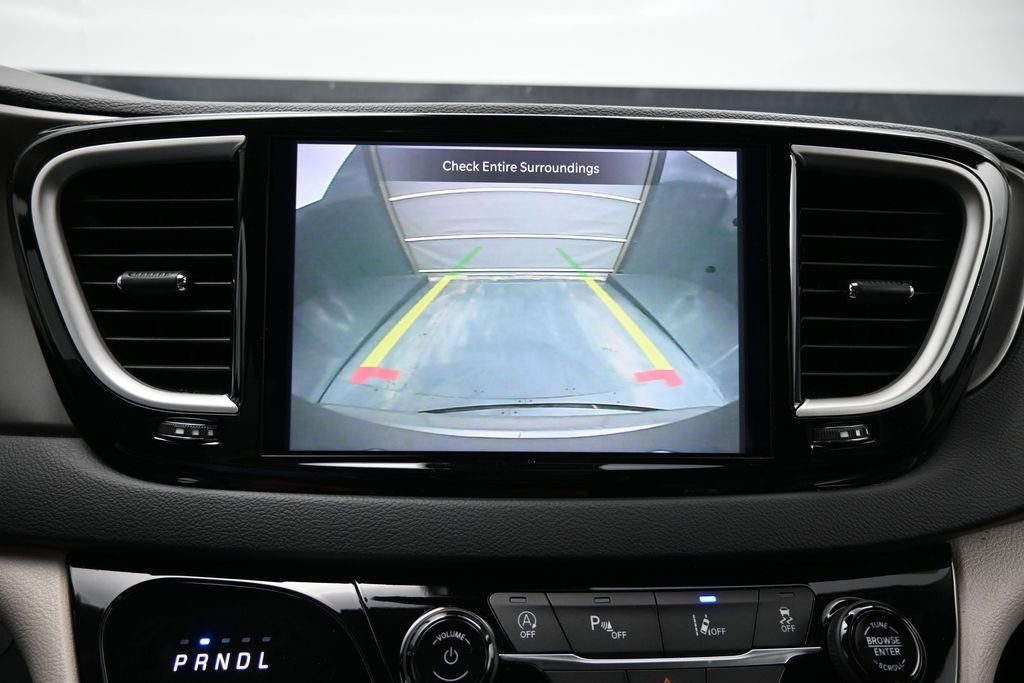 Used 2023 Chrysler Pacifica Touring-L FWD image 23