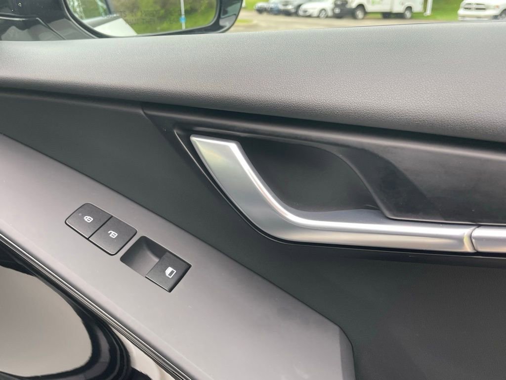 Certified 2024 Kia Niro EX Touring FWD image 13