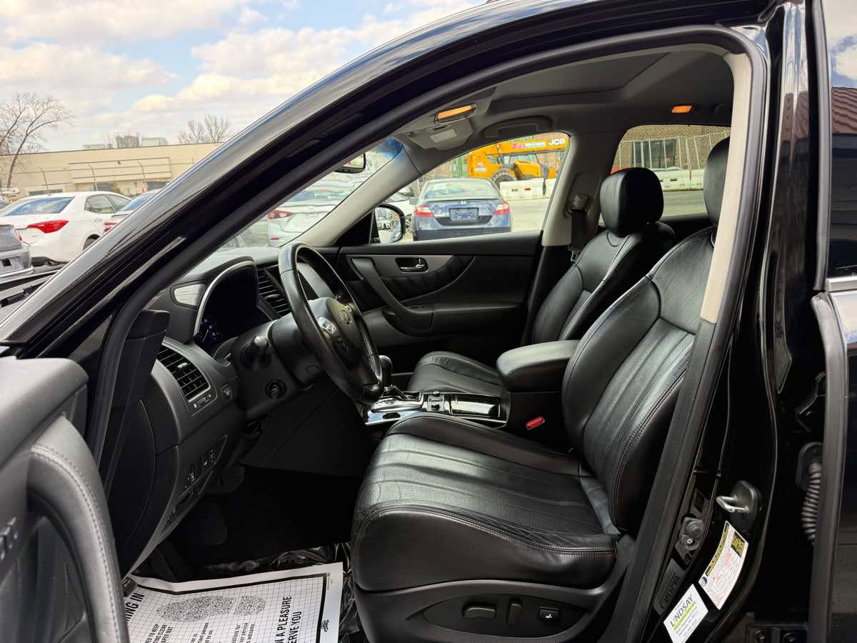 Used 2015 INFINITI QX70 AWD w/ Premium Package image 9