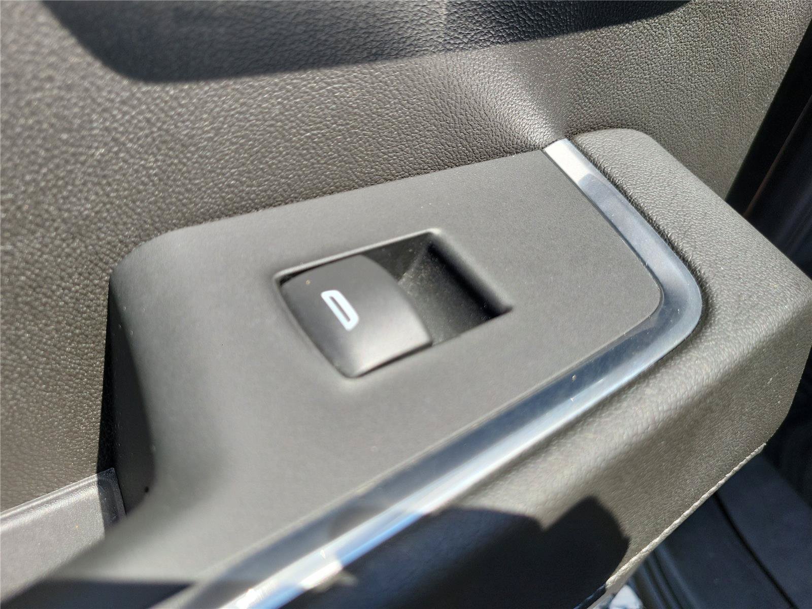 Used 2023 Chevrolet Silverado 1500 LT AWD/4WD image 16