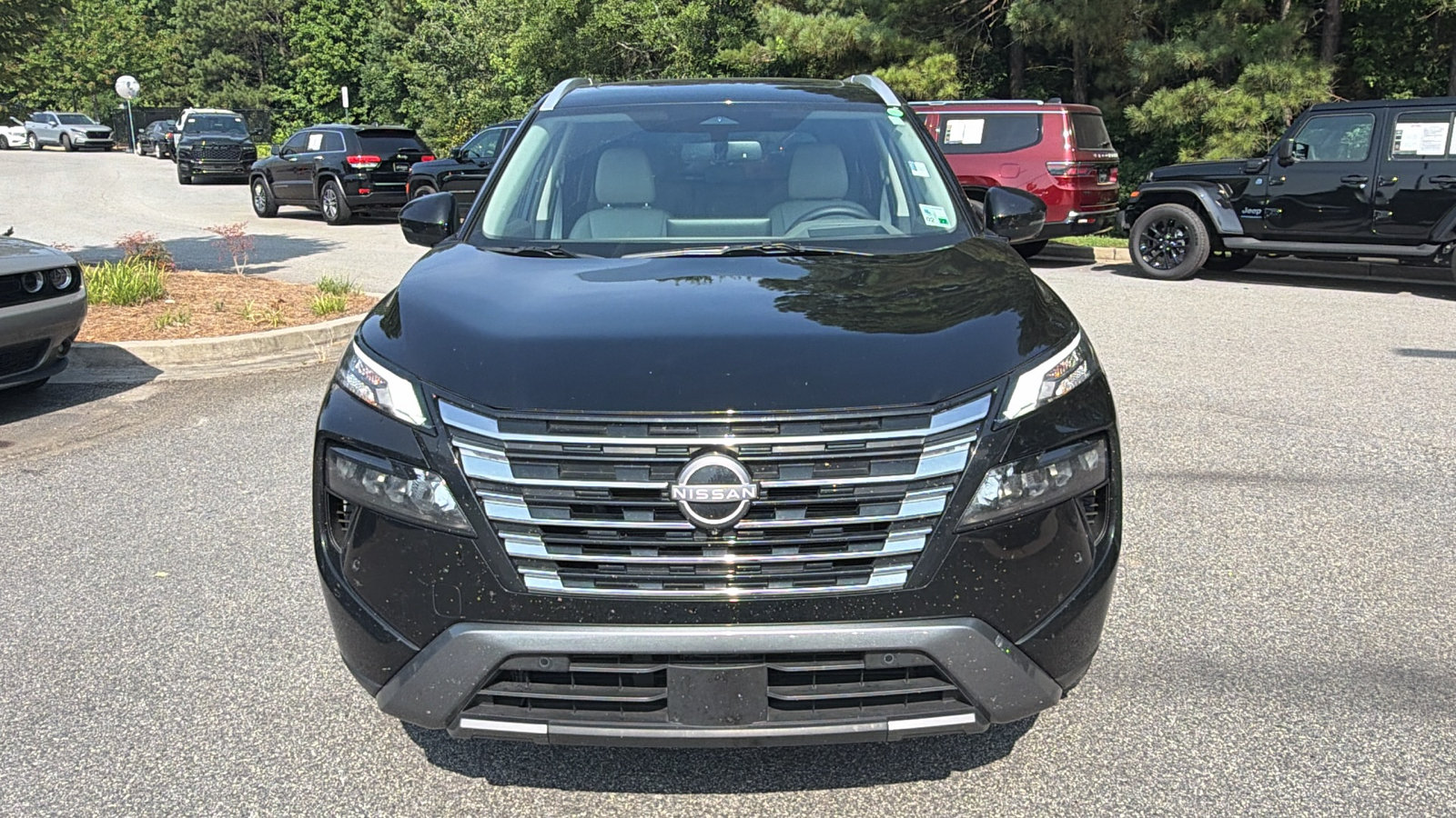 Used 2025 Nissan Rogue SL w/ SL Premium Package FWD image 3