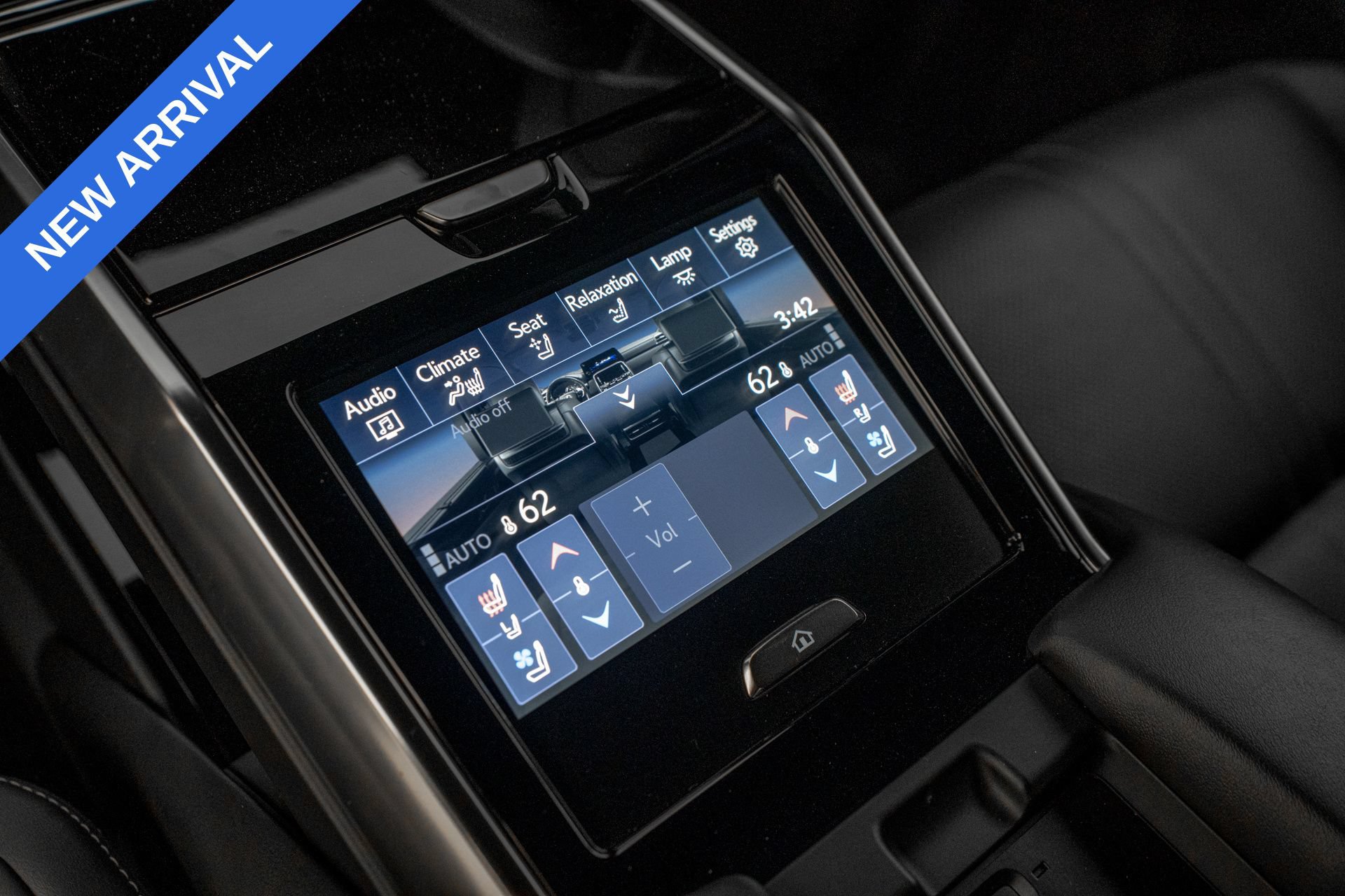 Used 2022 Lexus LX 600 4WD w/ Accessory Package (Z1) image 29