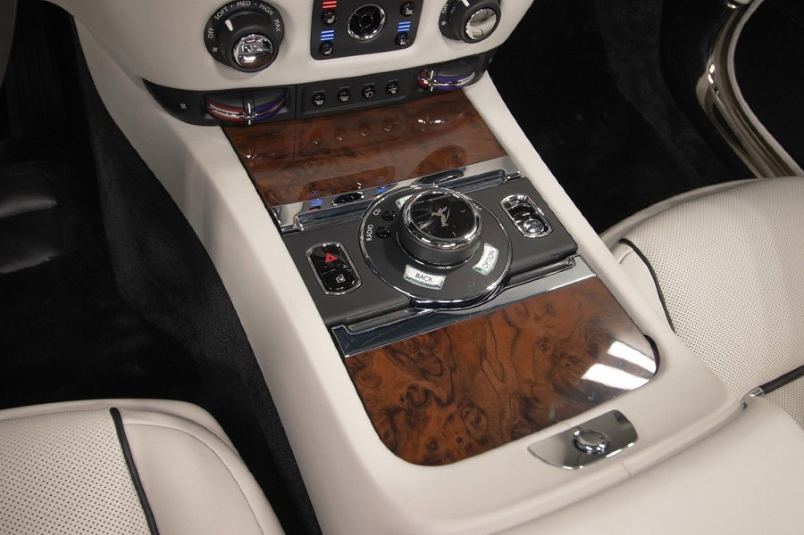 Used 2017 Rolls-Royce Dawn image 36