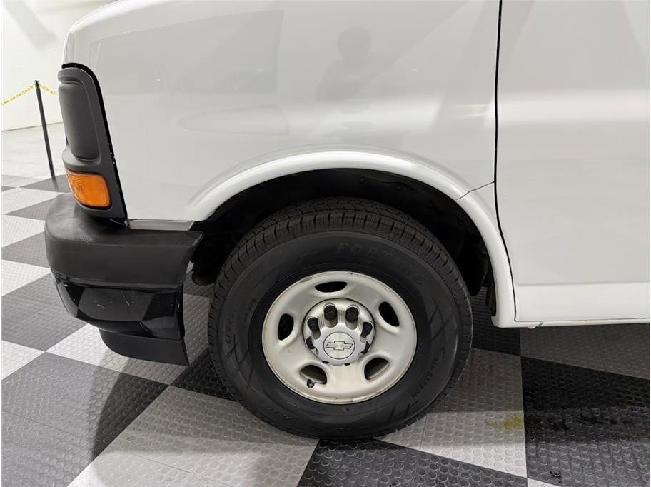 Used 2017 Chevrolet Express 2500 image 11