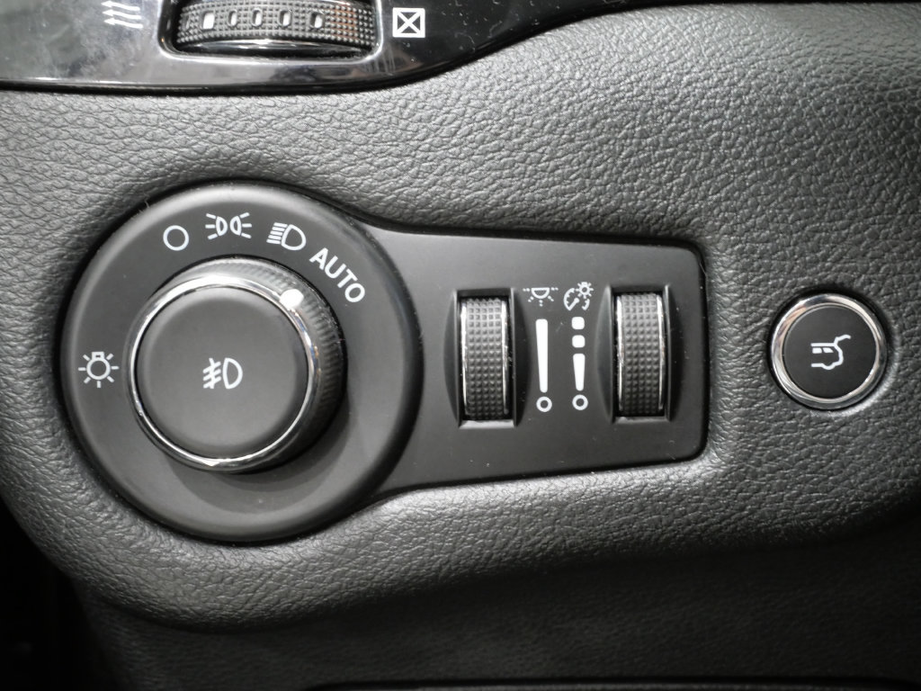 Used 2023 Jeep Cherokee Altitude Lux AWD/4WD image 14