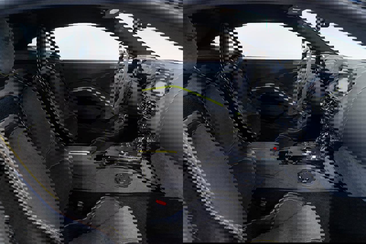 Used 2023 Aston Martin V8 Vantage Coupe image 11