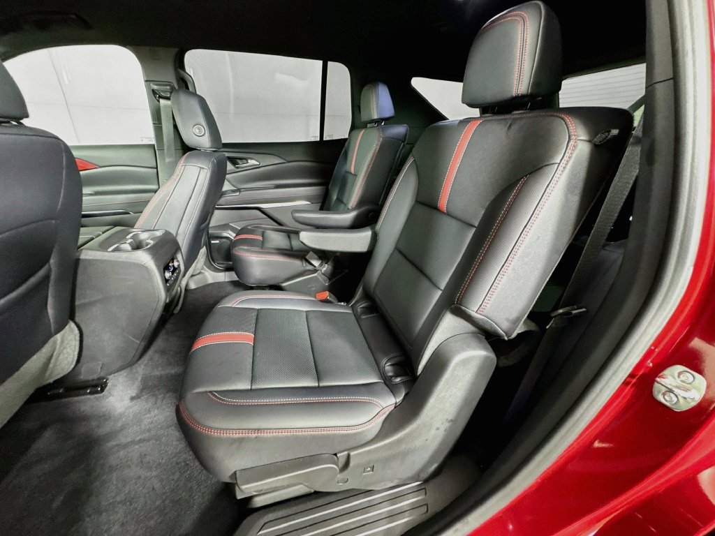 Used 2026 Chevrolet Traverse RS w/ LPO, Floor Liner Package FWD image 30