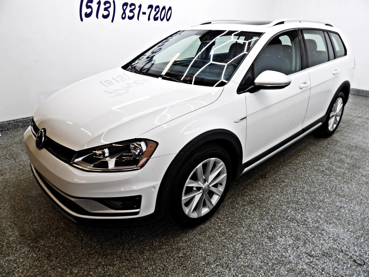 Used 2017 Volkswagen Golf Alltrack SE image 1