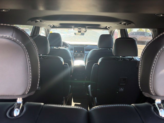 Used 2025 Jeep Grand Cherokee L Altitude AWD/4WD image 12