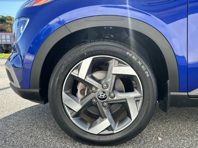 Used 2022 Hyundai Venue SEL FWD image 9