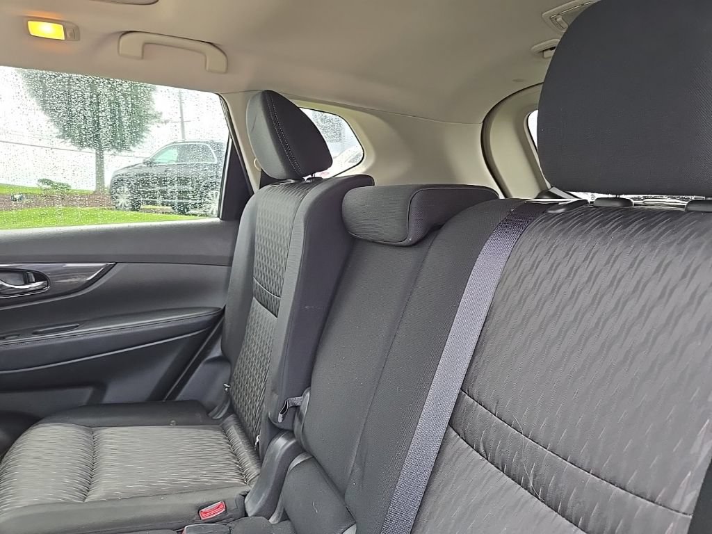 Used 2017 Nissan Rogue SV AWD/4WD image 38
