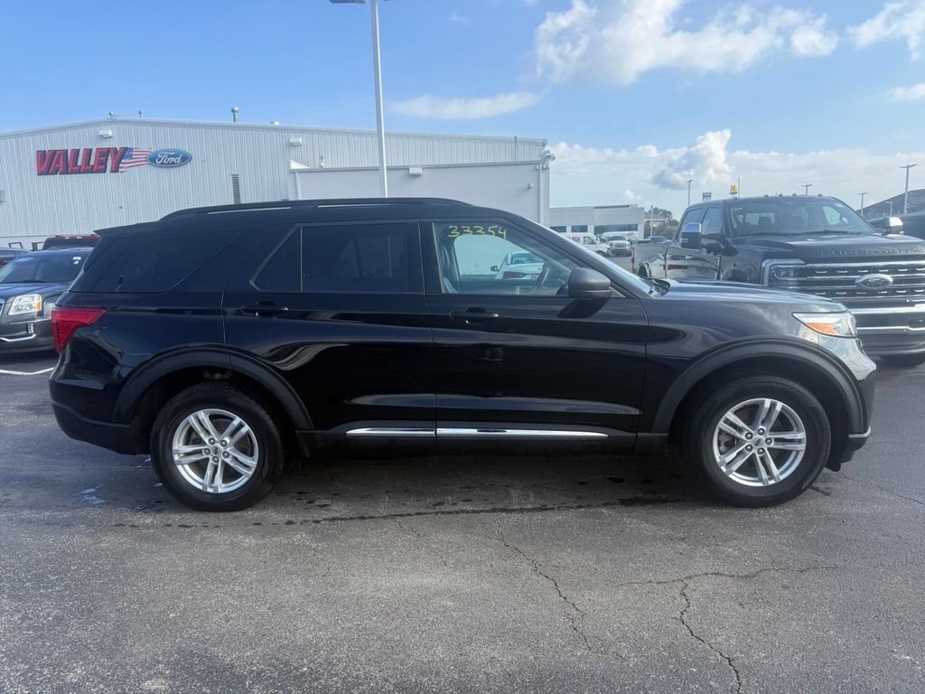 Used 2024 Ford Explorer XLT w/ Equipment Group 202A AWD/4WD image 2