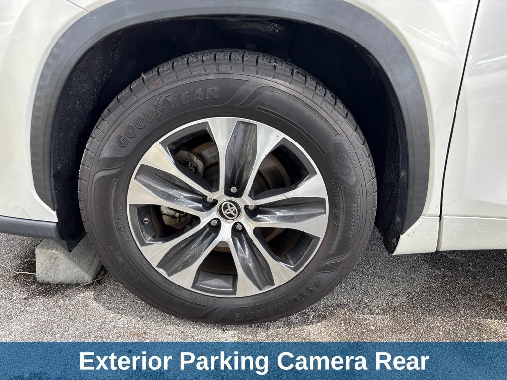 Used 2020 Toyota Highlander XLE FWD image 10