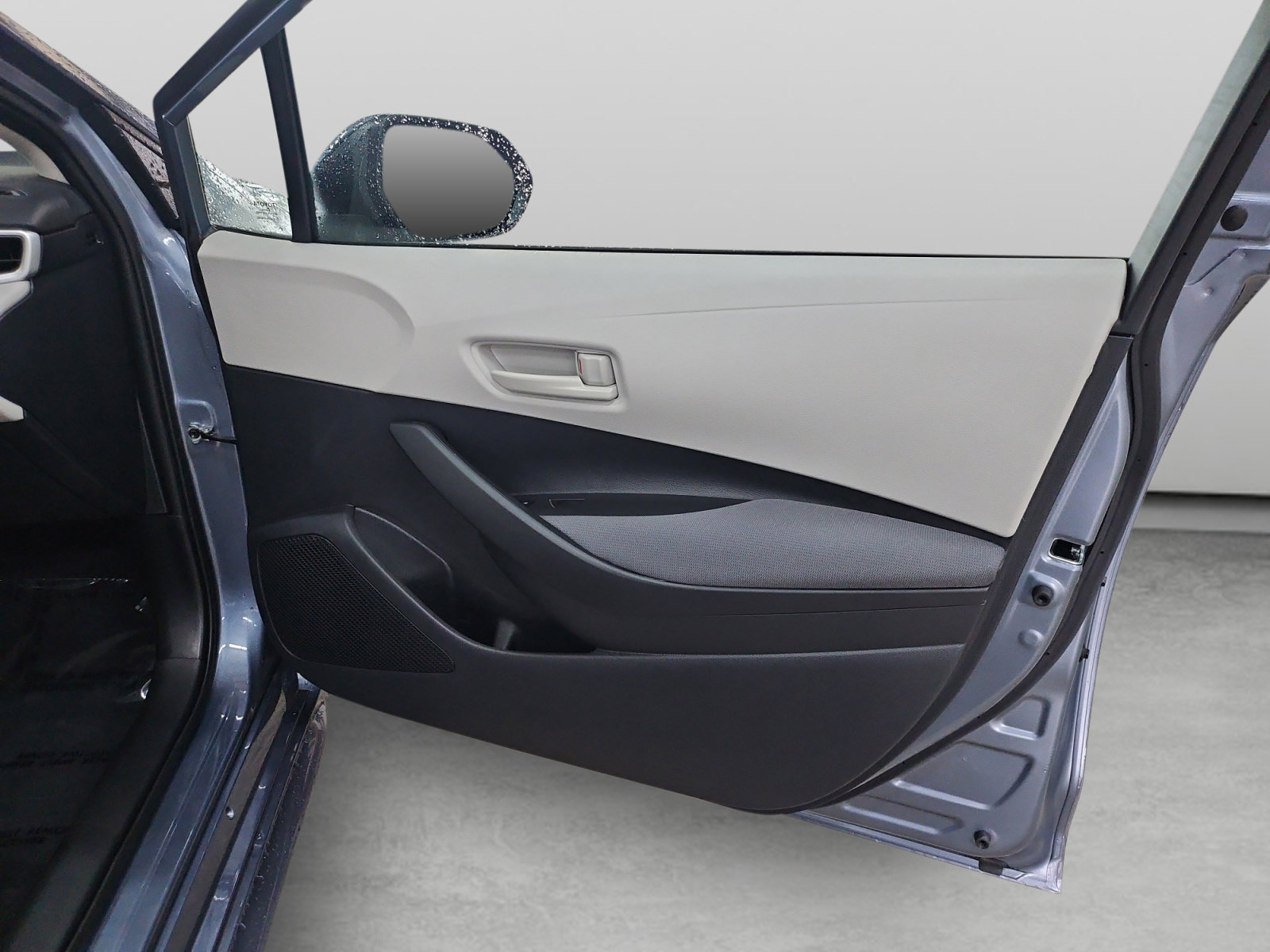 Used 2025 Toyota Corolla LE FWD image 36
