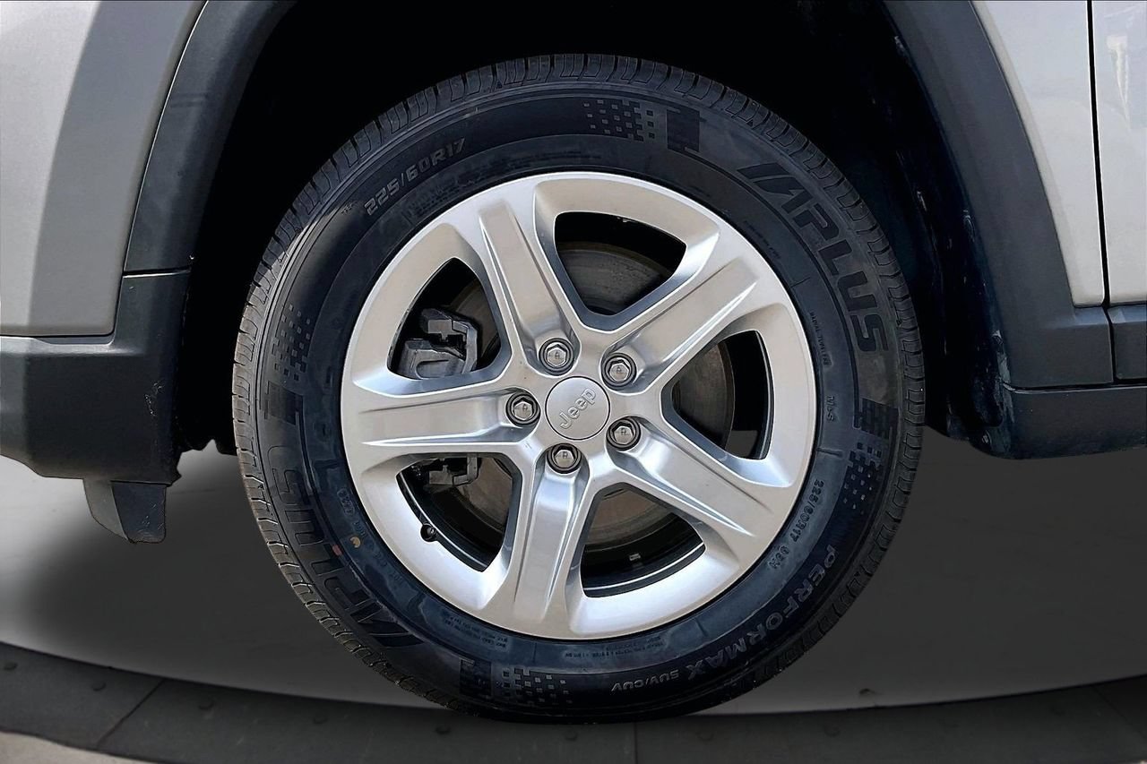 Used 2023 Jeep Compass Sport AWD/4WD image 33